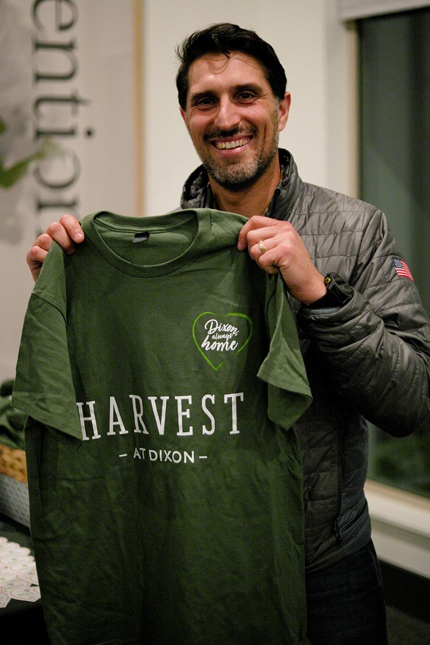 HarvestDixon.DSLR.2160×3840.00_02_25_12.Still034